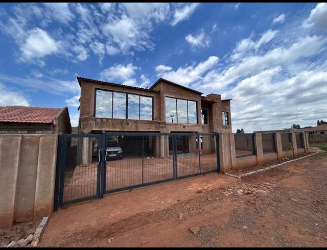 5 BEDROOM HOUSE FOR SALE IN KLIPFONTEIN